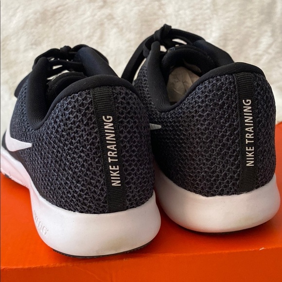 Nike Black and White Athletic Shoes - Picture 4 of 11